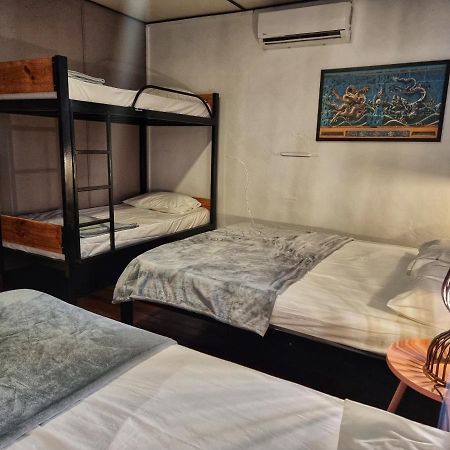 Treehouse Hostel クチン エクステリア 写真