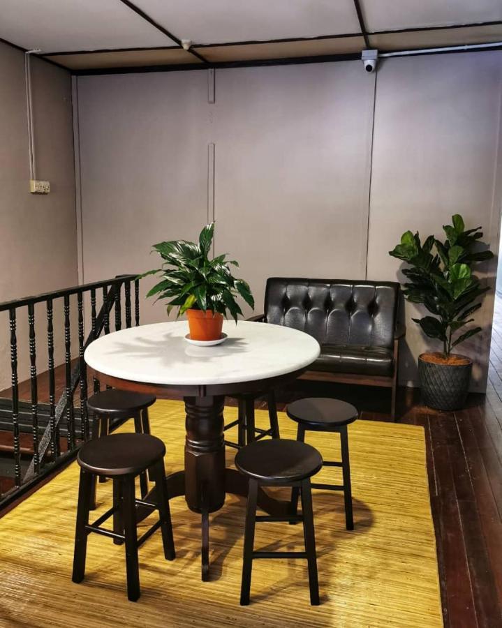 Treehouse Hostel クチン エクステリア 写真
