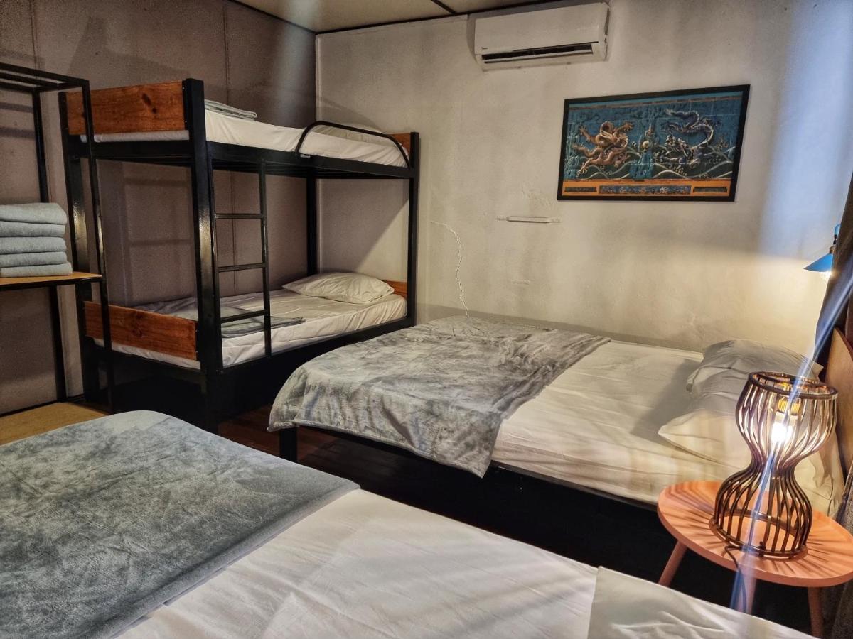 Treehouse Hostel クチン エクステリア 写真